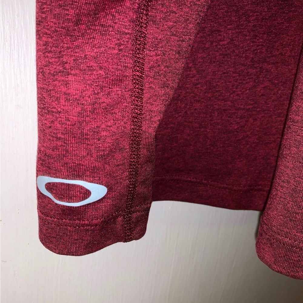 Oakley Tank Top - Sz Medium in Nearly New Condition. - Picture 6 of 7